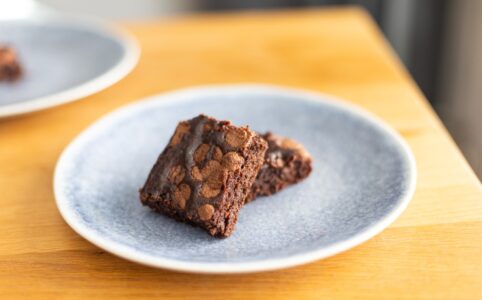 Proteinové brownies z quinoy a banánu (vegan)