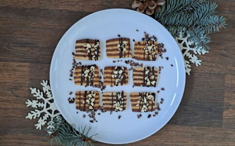 Recept: Nejlepší kakaové linecké cukroví s ořechy