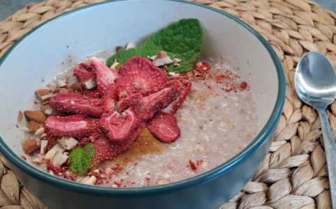 Recept: Sladká pohanková kaše na snídani s ovesným mlékem